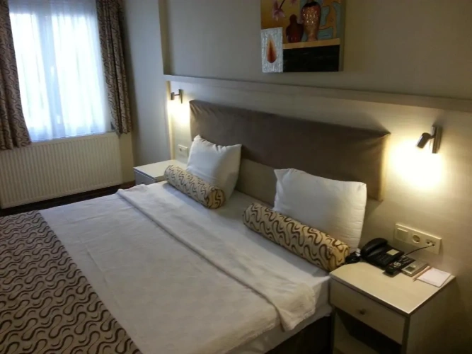 Classic Quadruple room with view