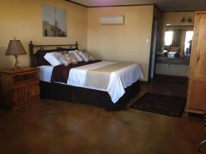 HH Creek Inn