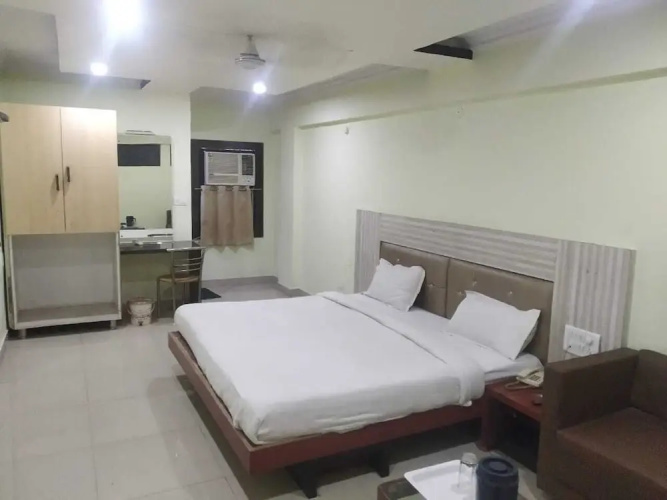 Hotel Lals Plaza