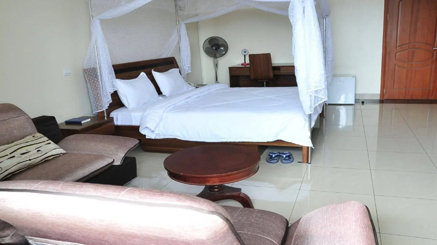 Five to Five Hotel