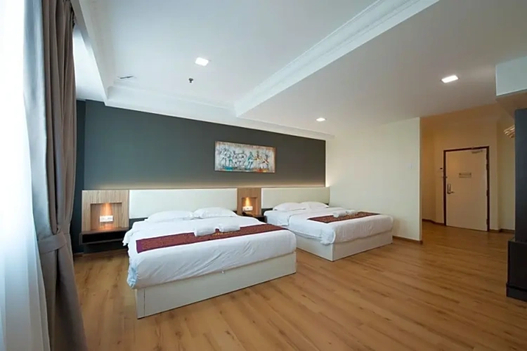 Quadruple Family Suite