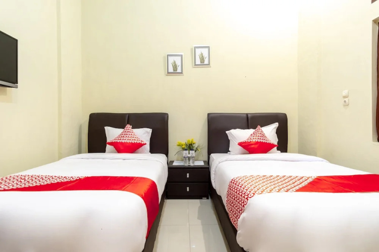 Green Elite by OYO Rooms