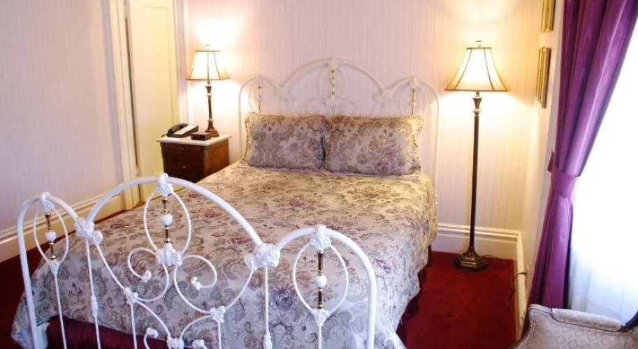Nob Hill Inn