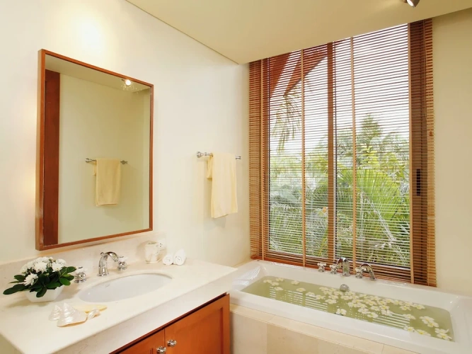 6 Bedrooms Villa