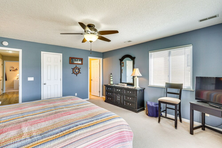 Large Balcony w/ View: Lakefront Osage Beach Condo