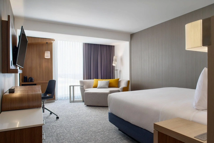 Standard Double room with city view