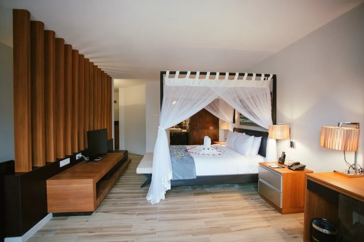 Suite with balcony