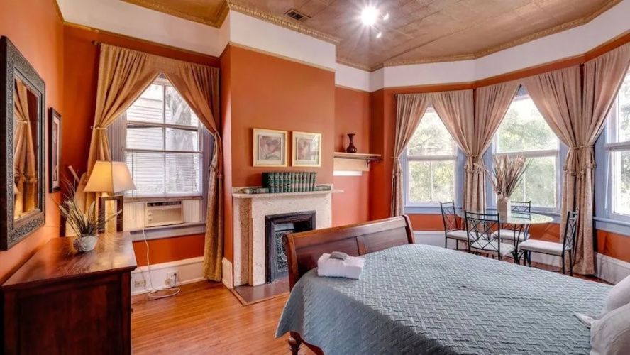 Forsyth Park 2 Bedroom Beauty
