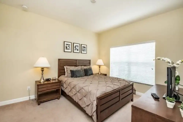 4 Bedroom 3 Bathroom Town Home With Pool