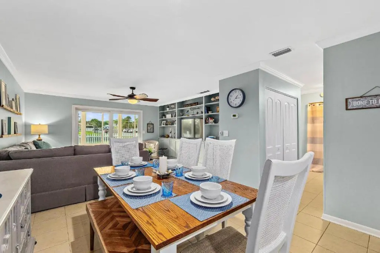 Island Oasis - 3br 2ba - steps to the ocean!