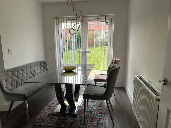 The Comfortable Crew & Family Home