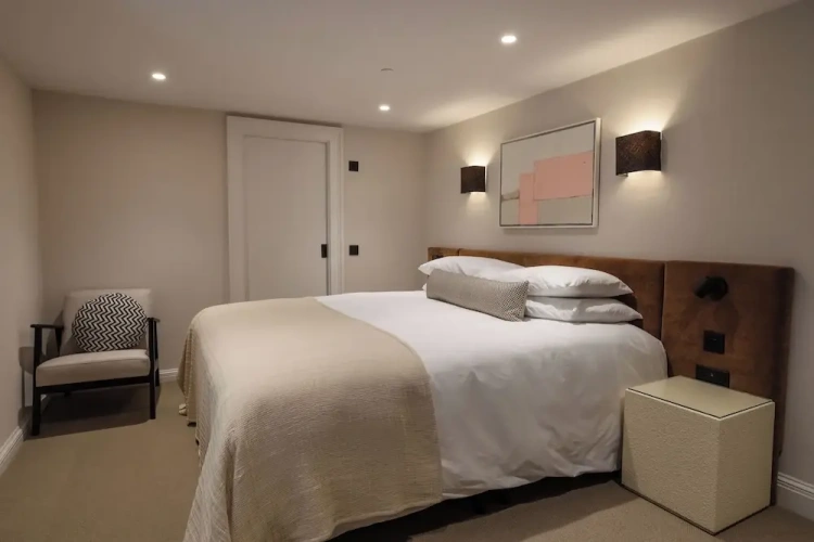 Standard Basement room
