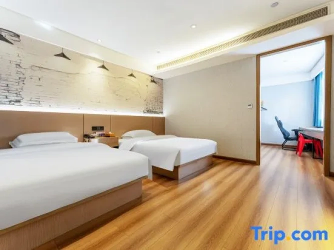 Deluxe Quadruple Suite
