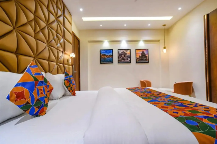 Townhouse 931 Hotel Benchmark