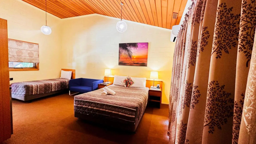 The Birch House - Silver Birches Luxury Accommodation Bright