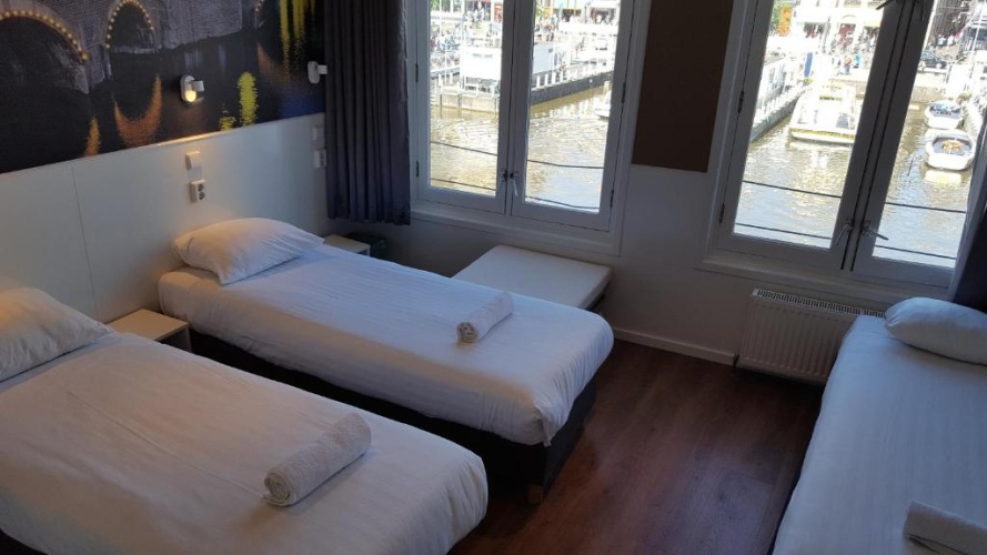 Triple room with canal view