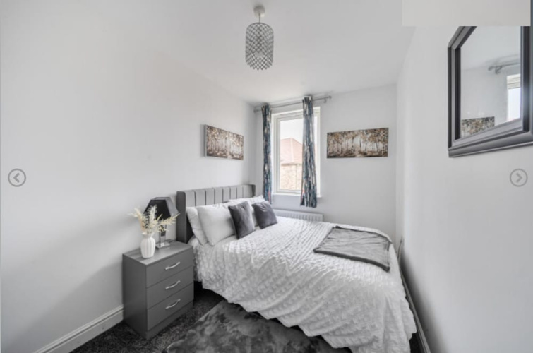 House - Sleeps 6 & Free Parking
