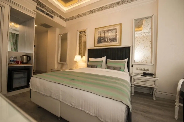 Standard Double room with city view