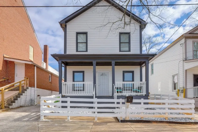 4 Bedrooms Cottage