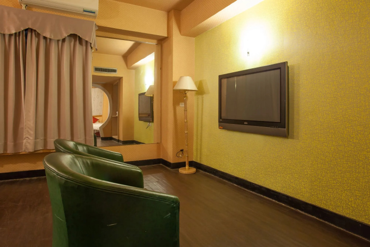 Chiayi Crown Hotel