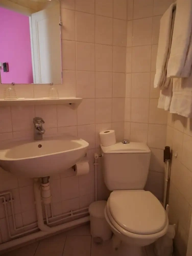 Standard Shower Twin room