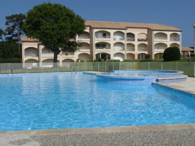 1 Bedroom Apartment with pool view