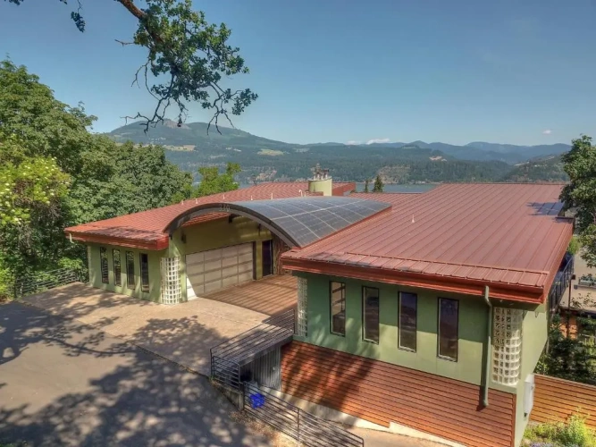 4 Bedrooms Cottage with balcony