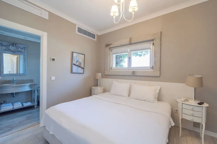 Economy room