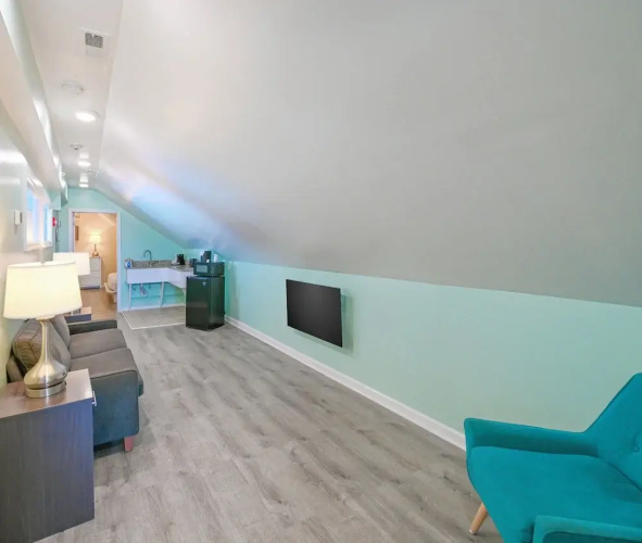 Commander Beach House Hotel