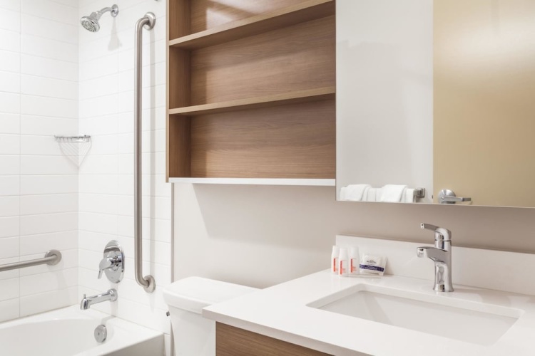 Microtel by Wyndham Casselman photo 11