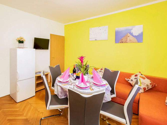 Simplistic Apartment in Vir With Garden