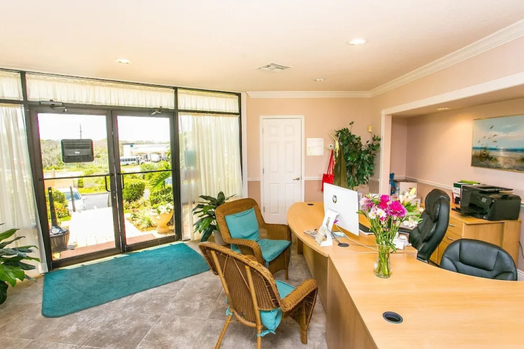 SEA Haven 520 [2/2.5] Free Activities! & Oceanfront Wifi Pool