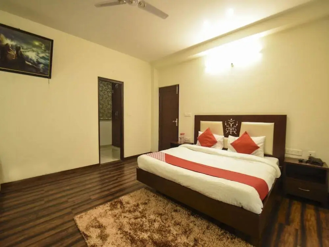 Town Pride Hut By OYO Rooms