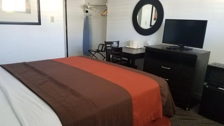 Sunset West Hotel, SureStay Collection by Best Western