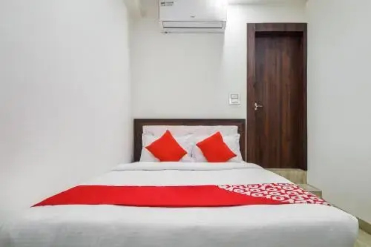 OYO 26124 Silver Palm