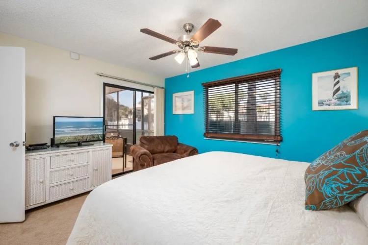 Ocean Village Club E15