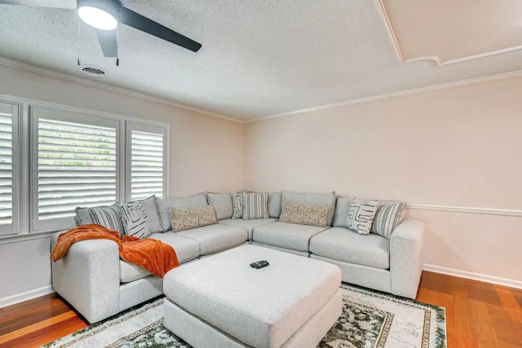 Steps to Sand: Walkable Condo in Myrtle Beach!
