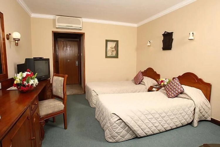 Fish Tail Lodge