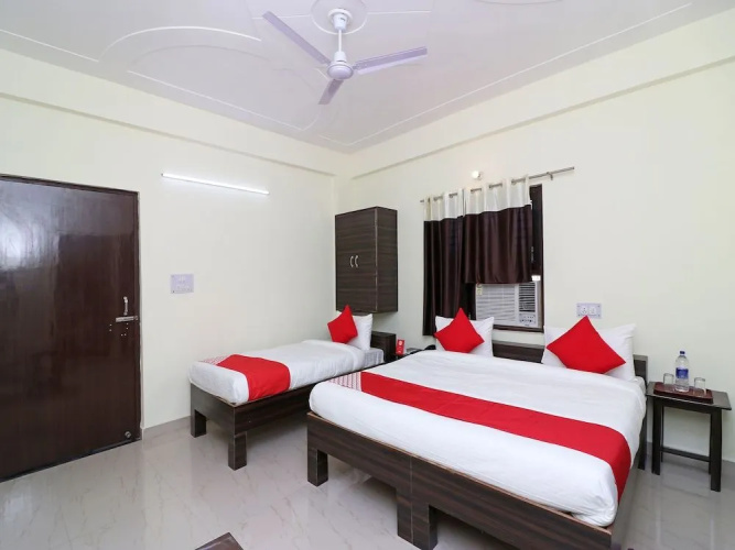 OYO 12760 Pragati Palace