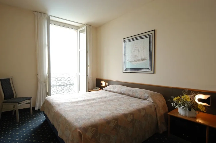 Superior room with lake view