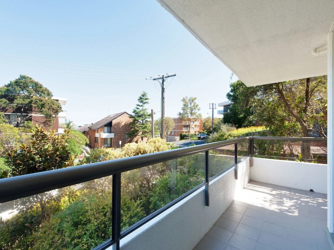 Commodore, Unit 1/9 Donald Street