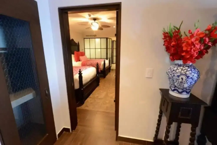 Spacious 4 BR Apt in Cabo