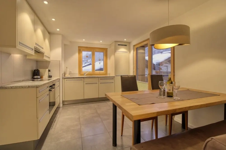 2 Bedrooms Luxury Apartment with mountain view