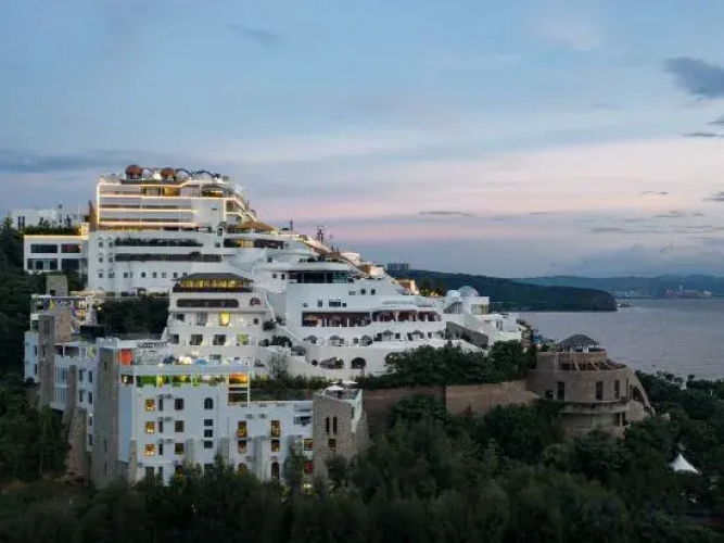 HIHAT Pioneer Art Hotel