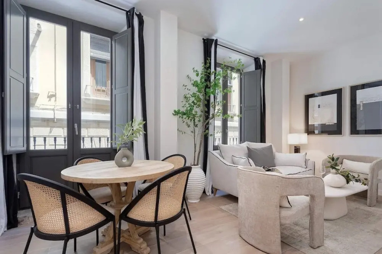 Exclusive 2-bedroom Near the Cathedral. San Matías I