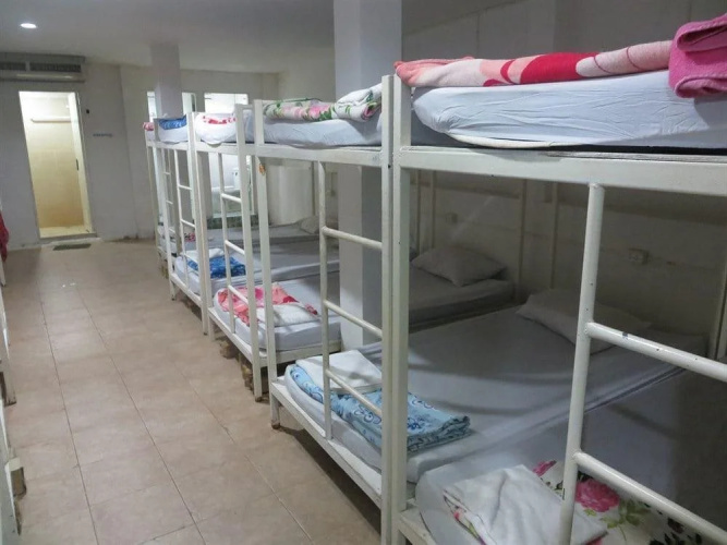 Lucky House Dorm & Private Rooms
