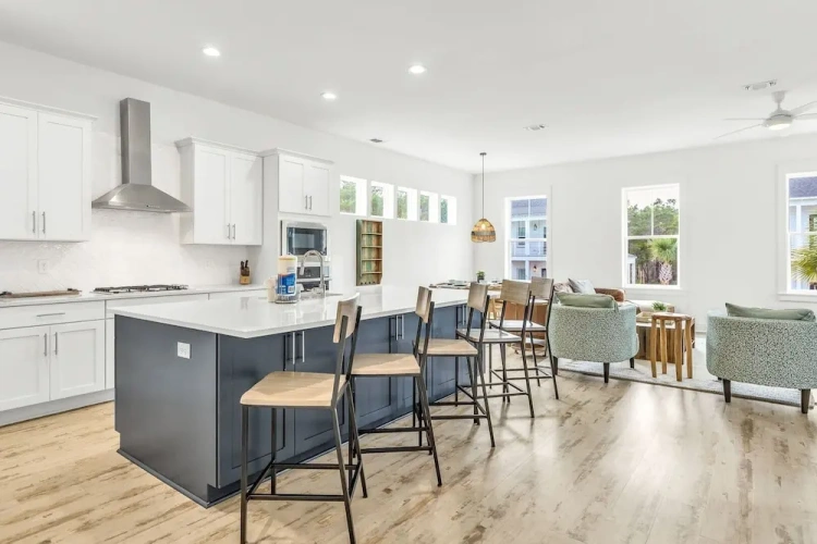 4 Bedrooms Cottage