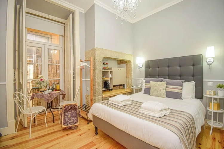 Executive Suite with balcony and with courtyard view