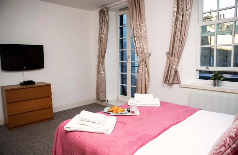 Apartment 2, Trafalgar Square (Second Floor)