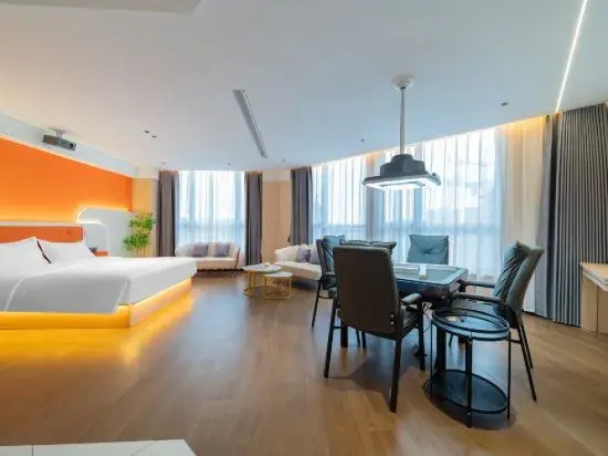 Cloud Hotel